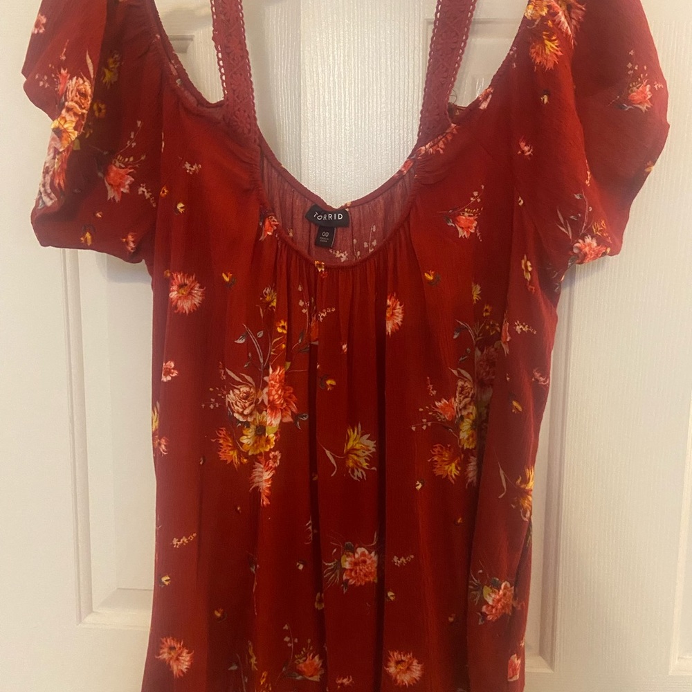 Torrid Floral Cold Shoulder Top, size 00